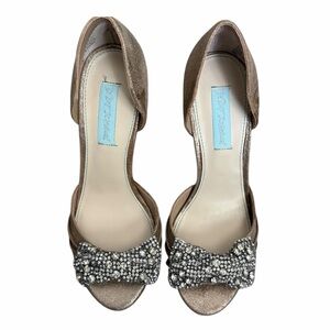 Betsey Johnson Landn Gold Embellished Wedding Heel Size 8